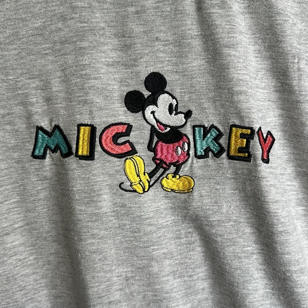 🔥Disney Mickey Mouse T-shirt size large 60% cotton 40% polyester